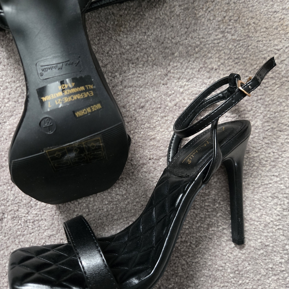 Anne Michelle Quilted Black Heels - Picture 3 of 3